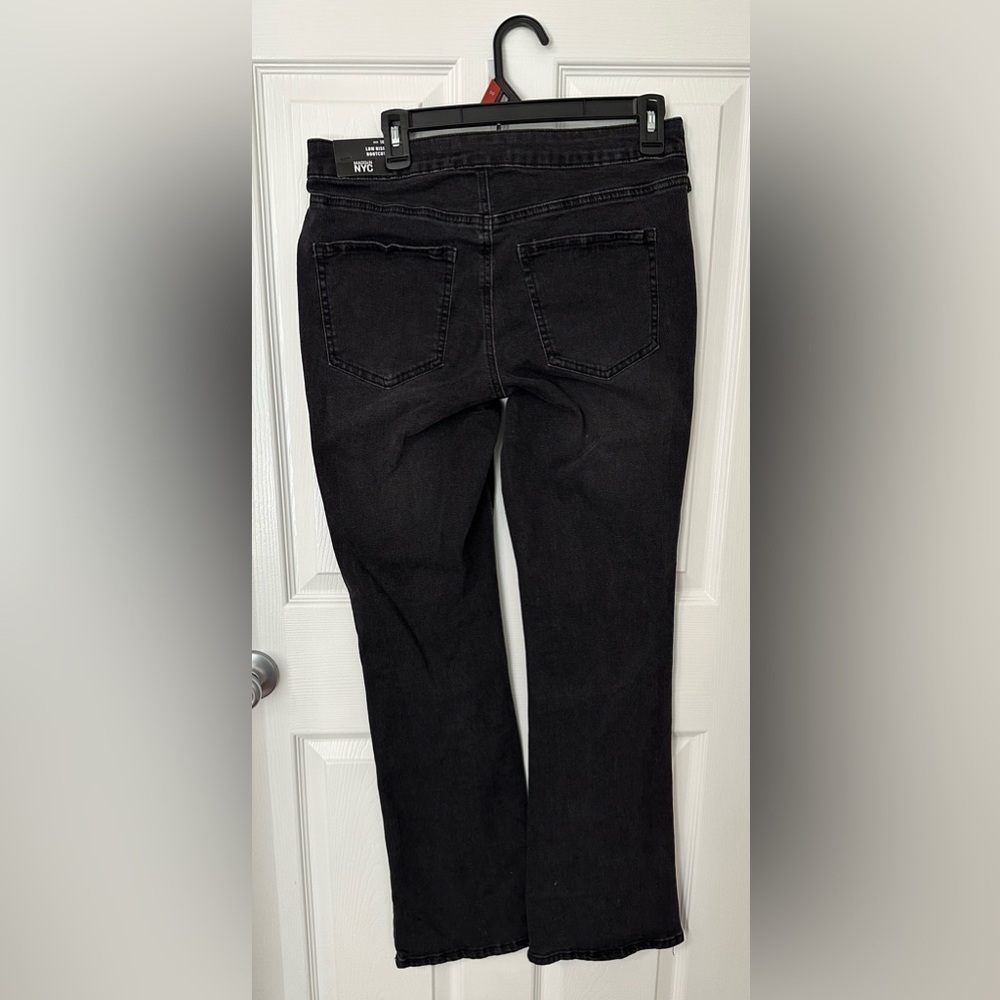 Elegant Black Flare Jeans for Women - Picture 8 of 10